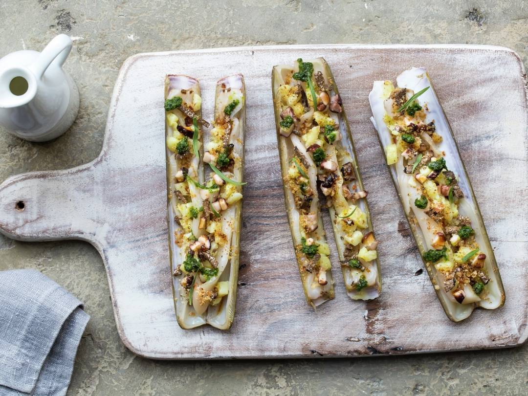 vb712792 Razor clams gratinated potatoes salsa verde Black Truffle 9 